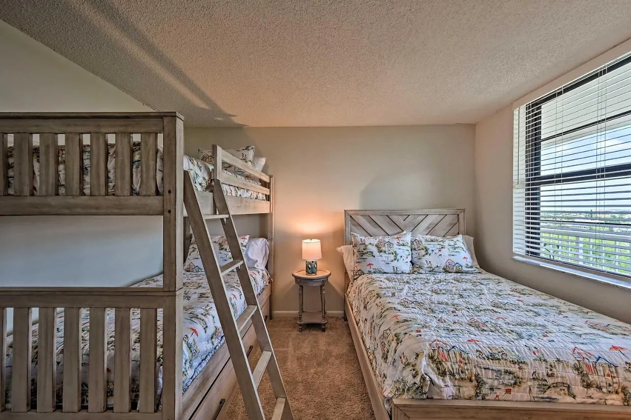 With Balcony And Stunning Ocean Views! Apartment *