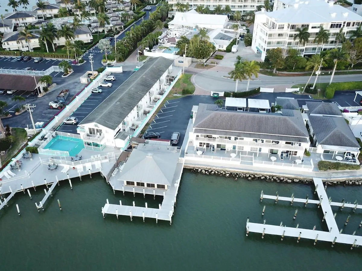 The Boathouse Motel 3*