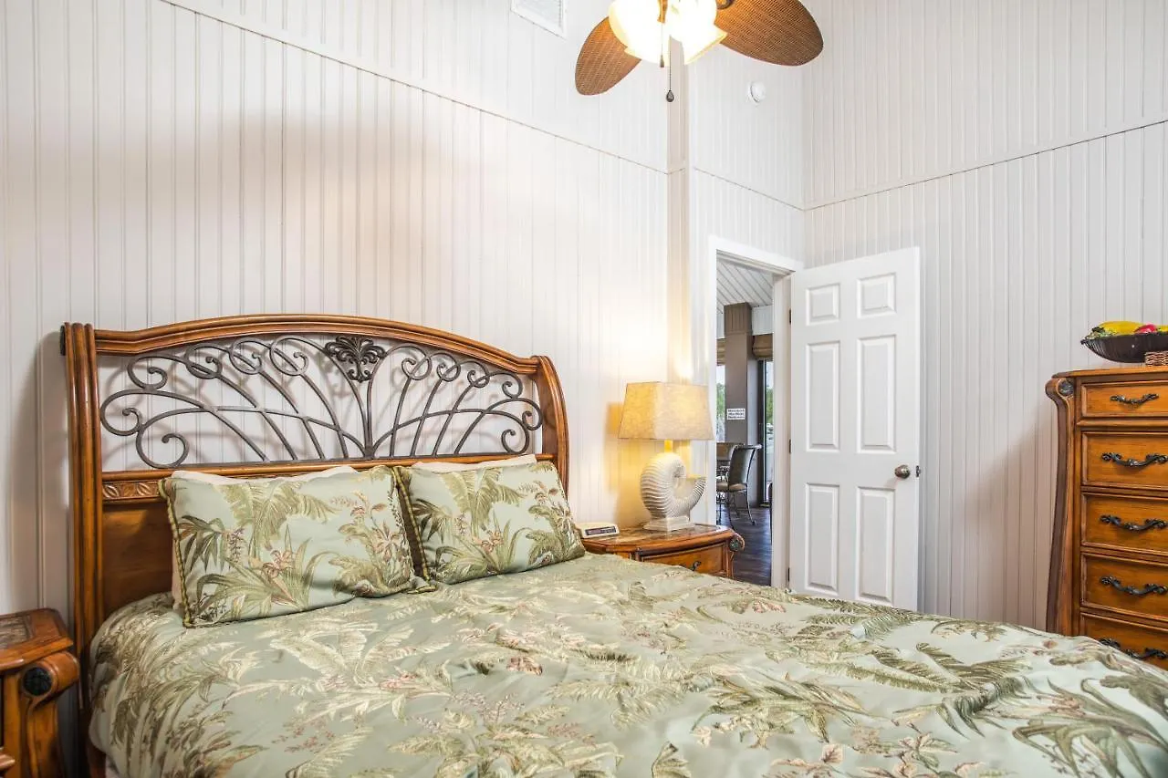 The Boathouse Motel 3*