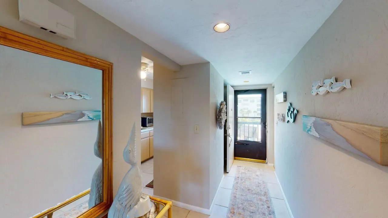 Pristine 2 Bed Condo, Steps From Free Access Holiday home Marco Island