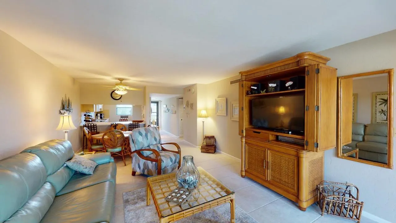 Pristine 2 Bed Condo, Steps From Free Access