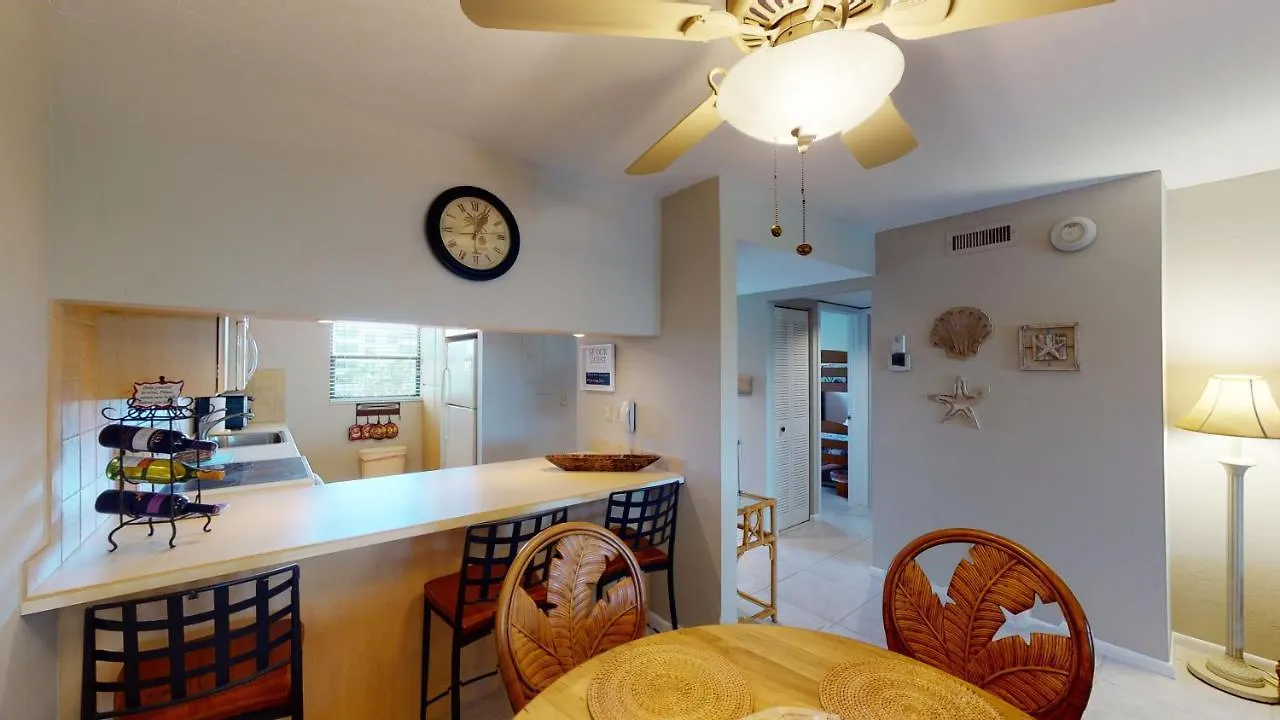 Pristine 2 Bed Condo, Steps From Free Access Holiday home Marco Island