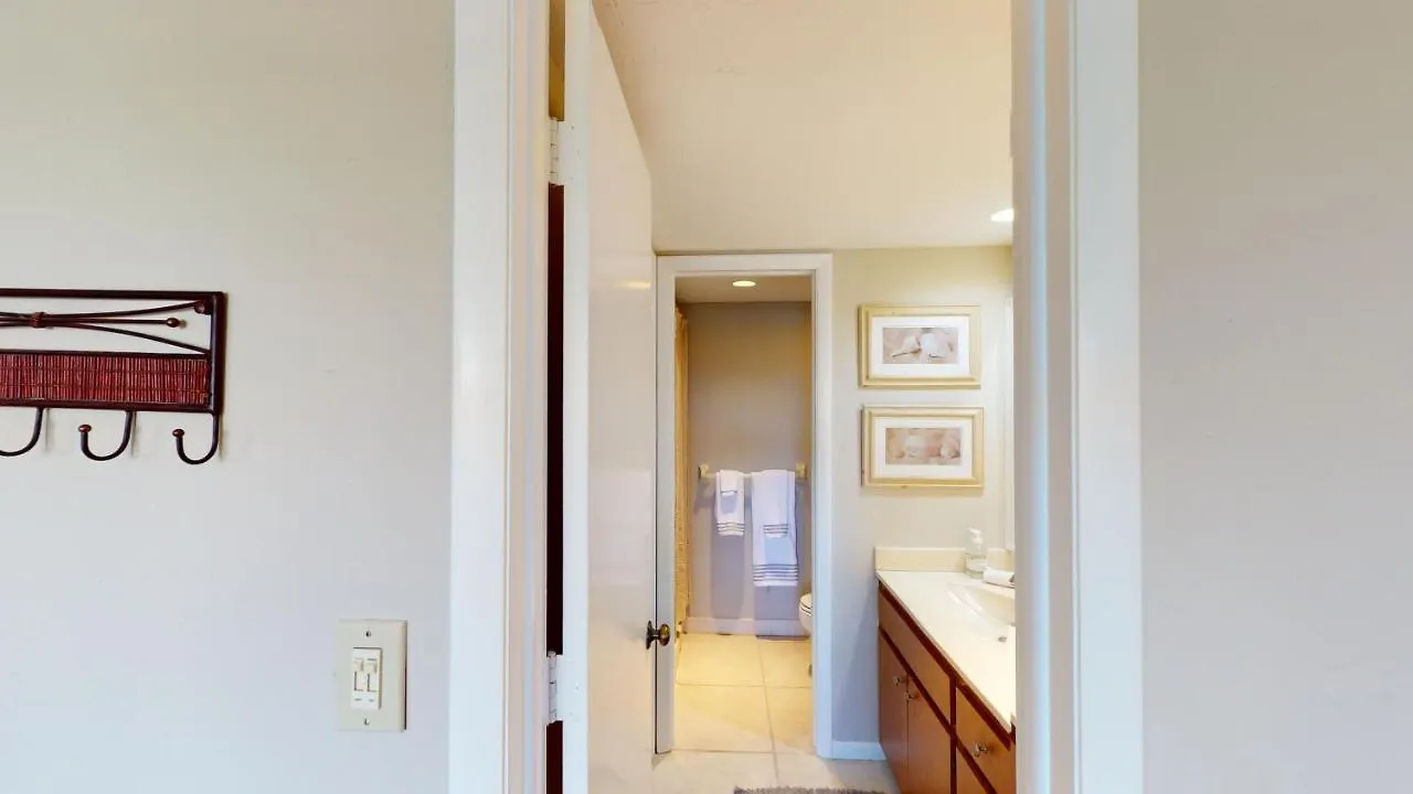 Holiday home Pristine 2 Bed Condo, Steps From Free Access Marco Island