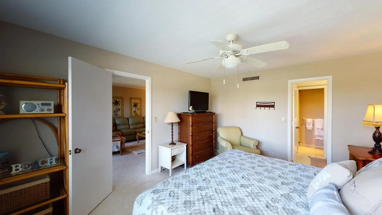 Holiday home Pristine 2 Bed Condo, Steps From Free Access *
