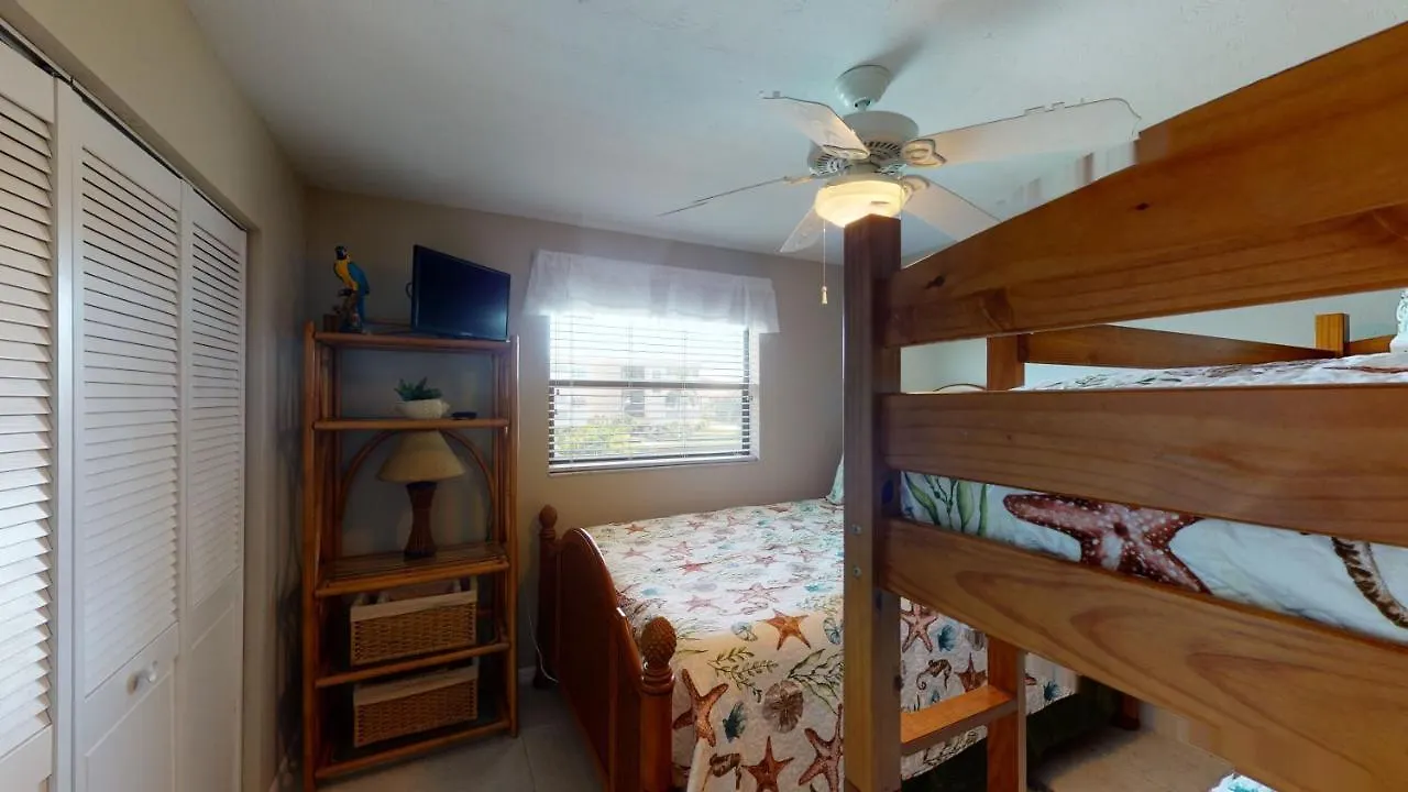 Pristine 2 Bed Condo, Steps From Free Access Marco Island