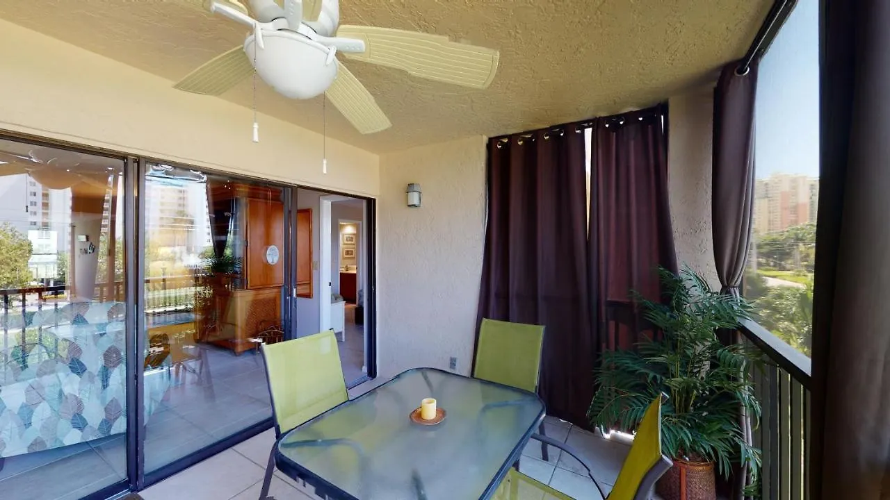 Pristine 2 Bed Condo, Steps From Free Access