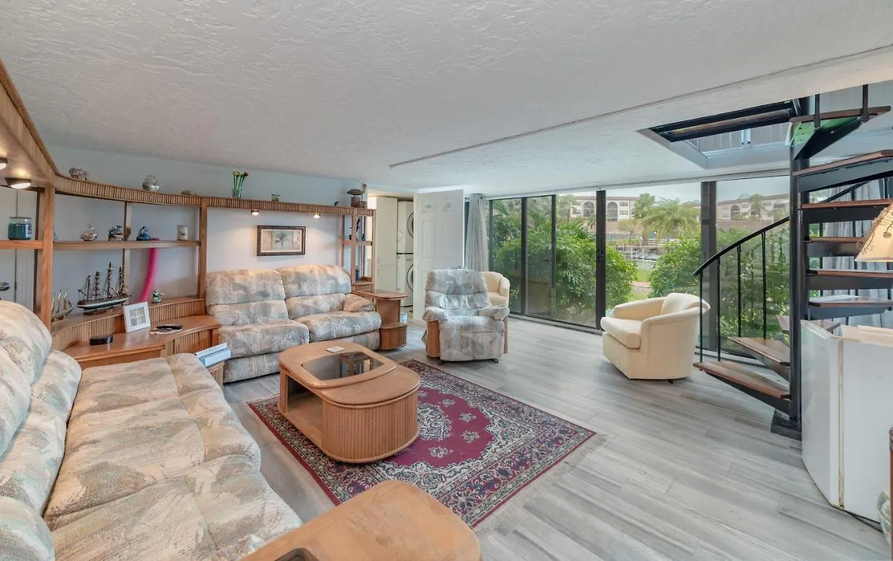 Renovated 2 Story 2 Bed 2 Bath Unit With On-site Dolphin Tiki Holiday home Marco Island