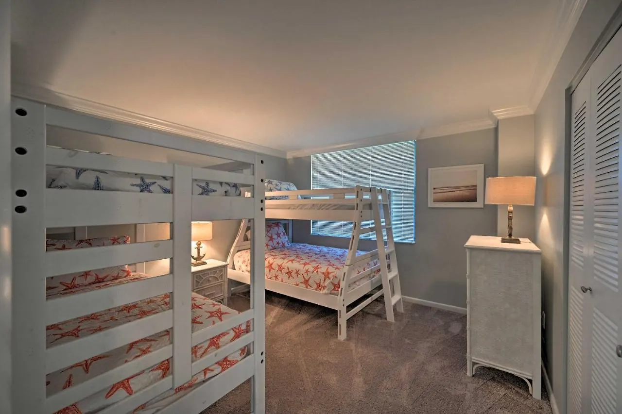 Cozy Coastal With Pool Access Steps To Beach! Apartment *