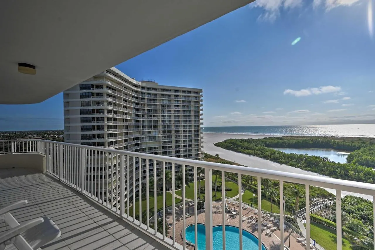 Cozy Coastal With Pool Access Steps To Beach! Apartment
