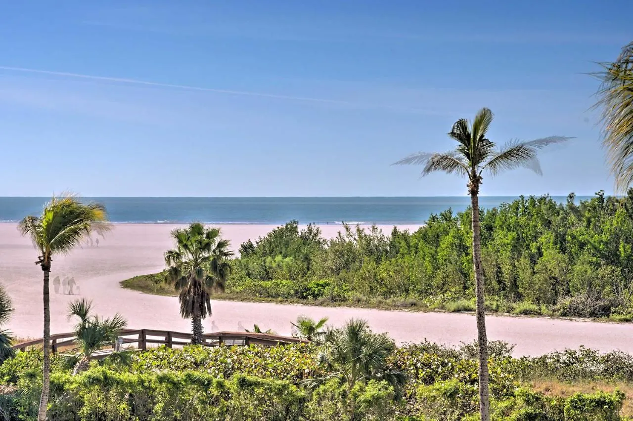Cozy Coastal With Pool Access Steps To Beach! Apartment