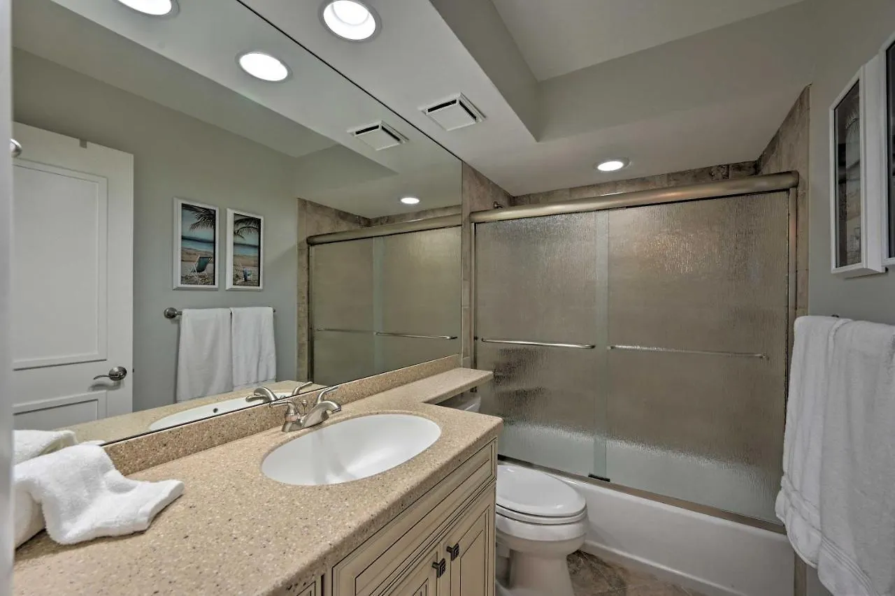 Cozy Coastal With Pool Access Steps To Beach! Marco Island