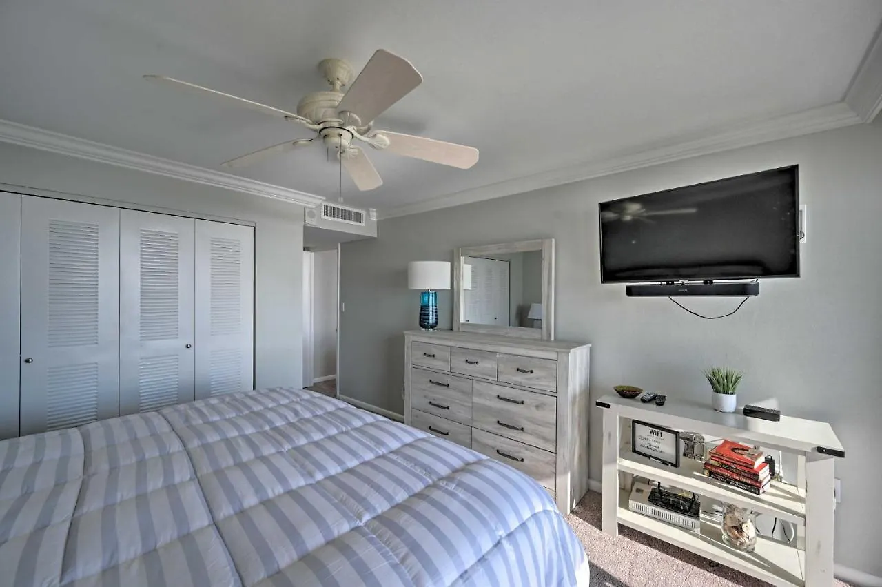 Cozy Coastal With Pool Access Steps To Beach! Apartment *