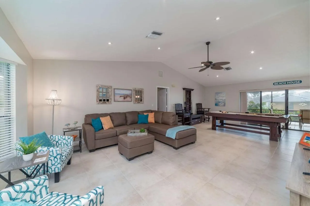 Valley Avenue Getaway With Pool Holiday home