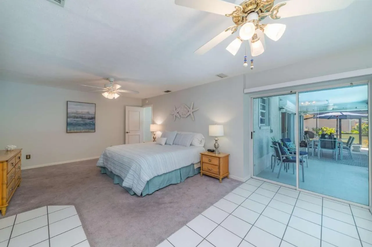 Holiday home 916 Loyalty Ave *