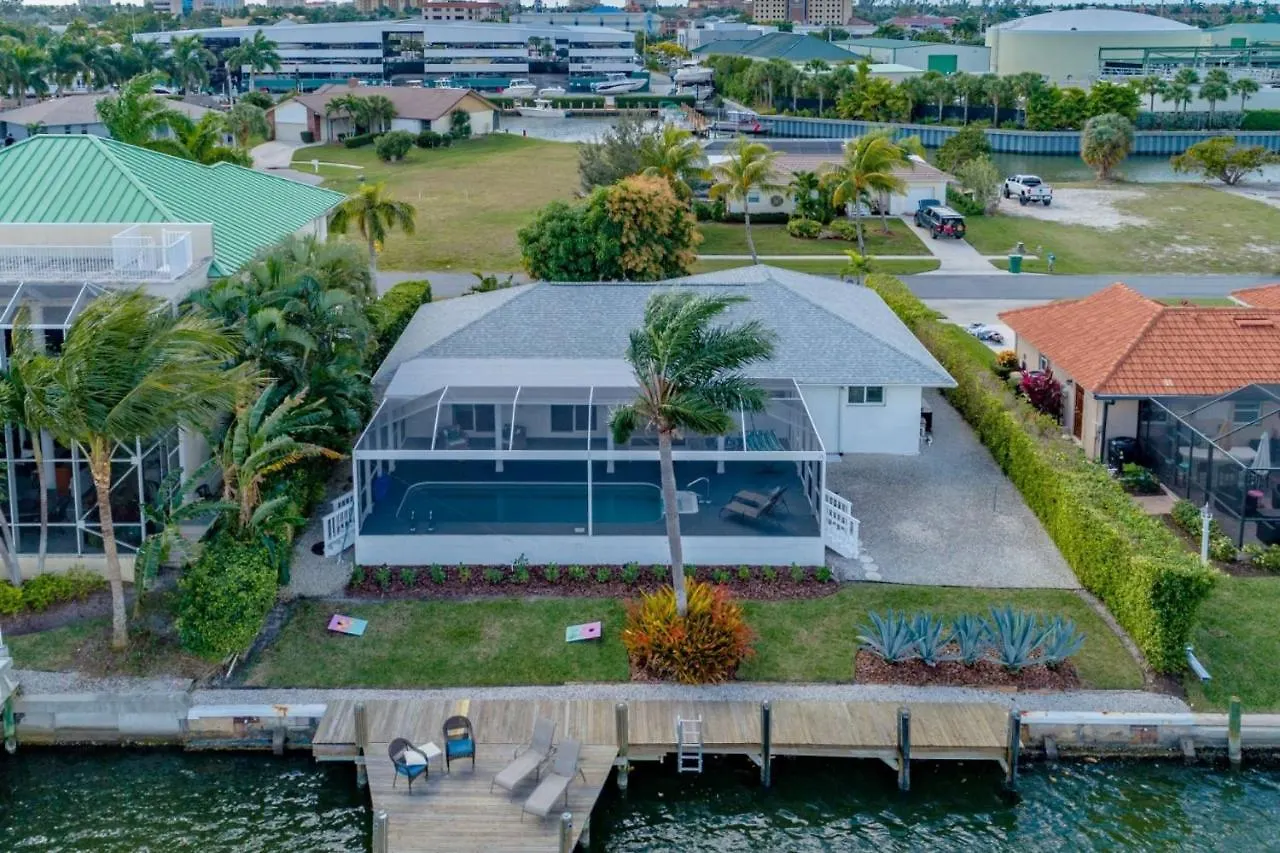 Rose Court Pool With Dock Holiday home