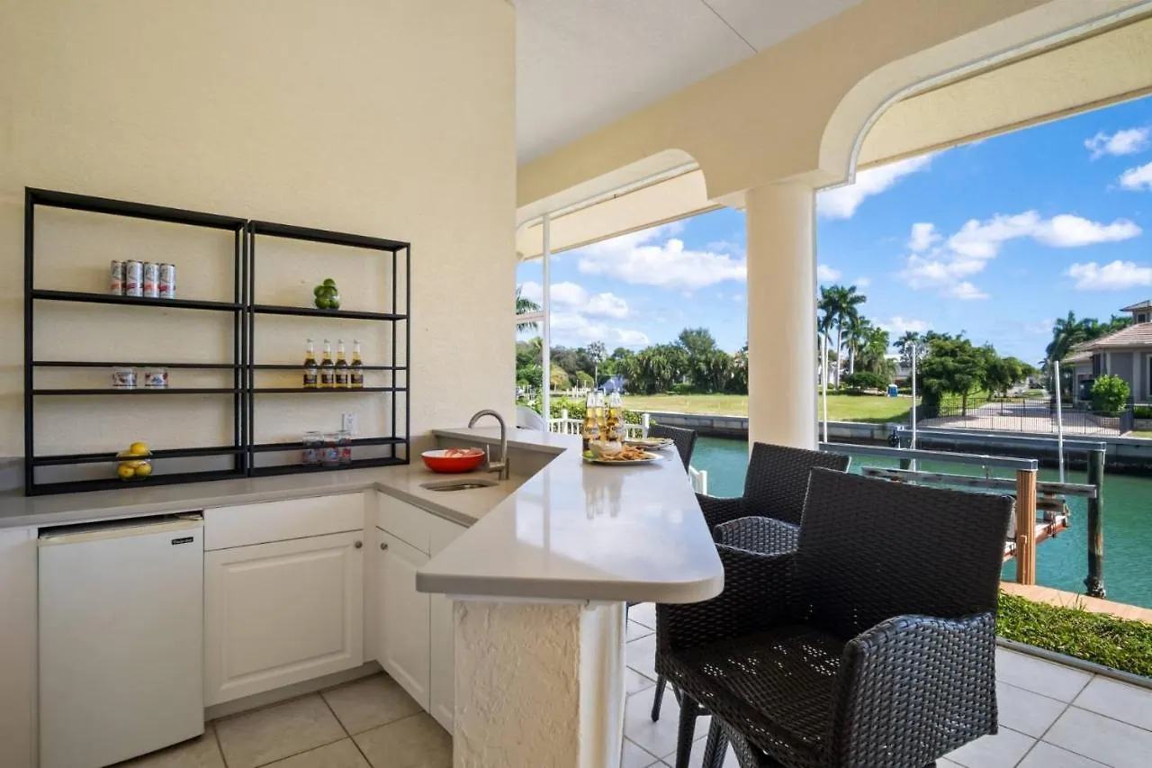 851 Eubanks Ct * Marco Island