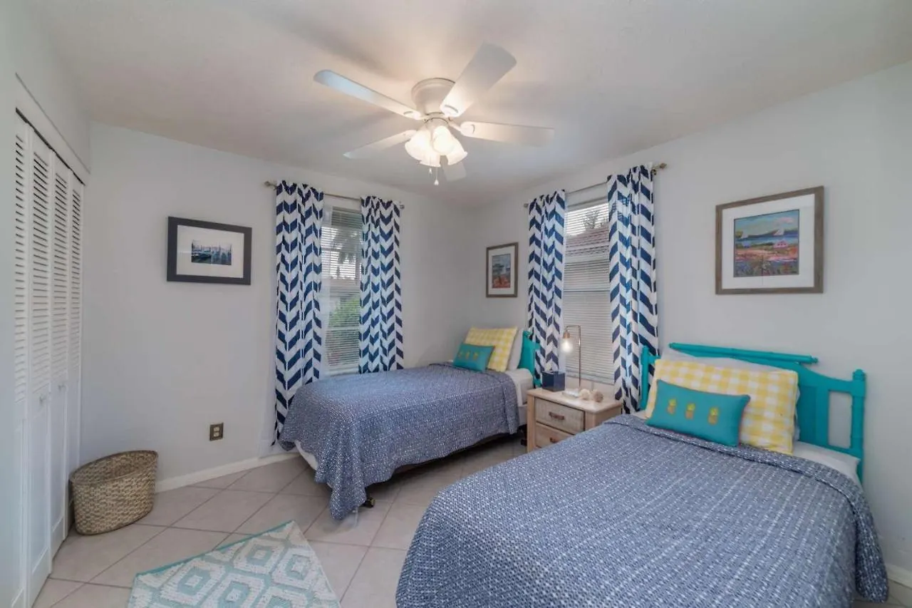 916 Loyalty Ave Holiday home
