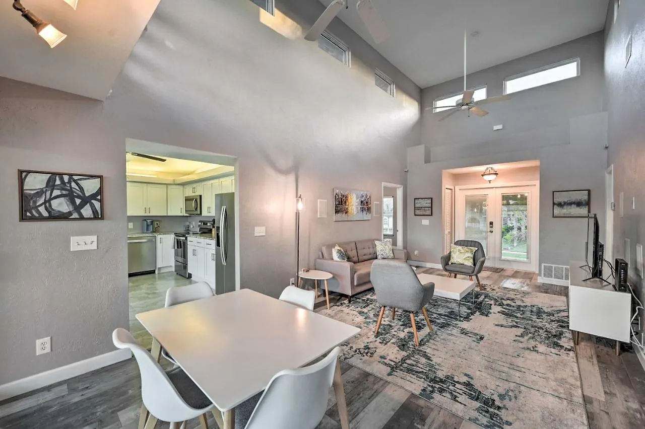 Modern Retreat With Private Pool! *