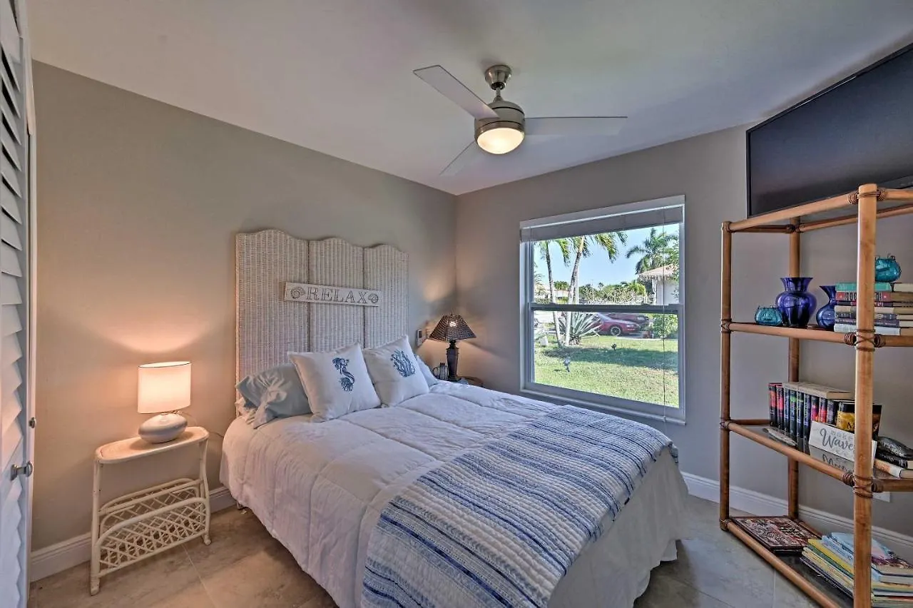 Sunny Oasis Less Than 2 Miles To Beach!