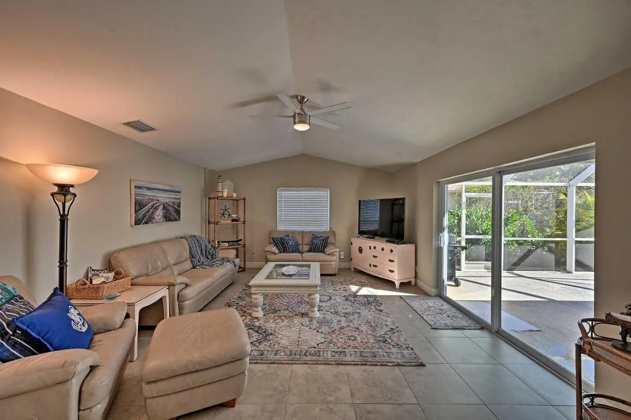 Sunny Oasis Less Than 2 Miles To Beach! *