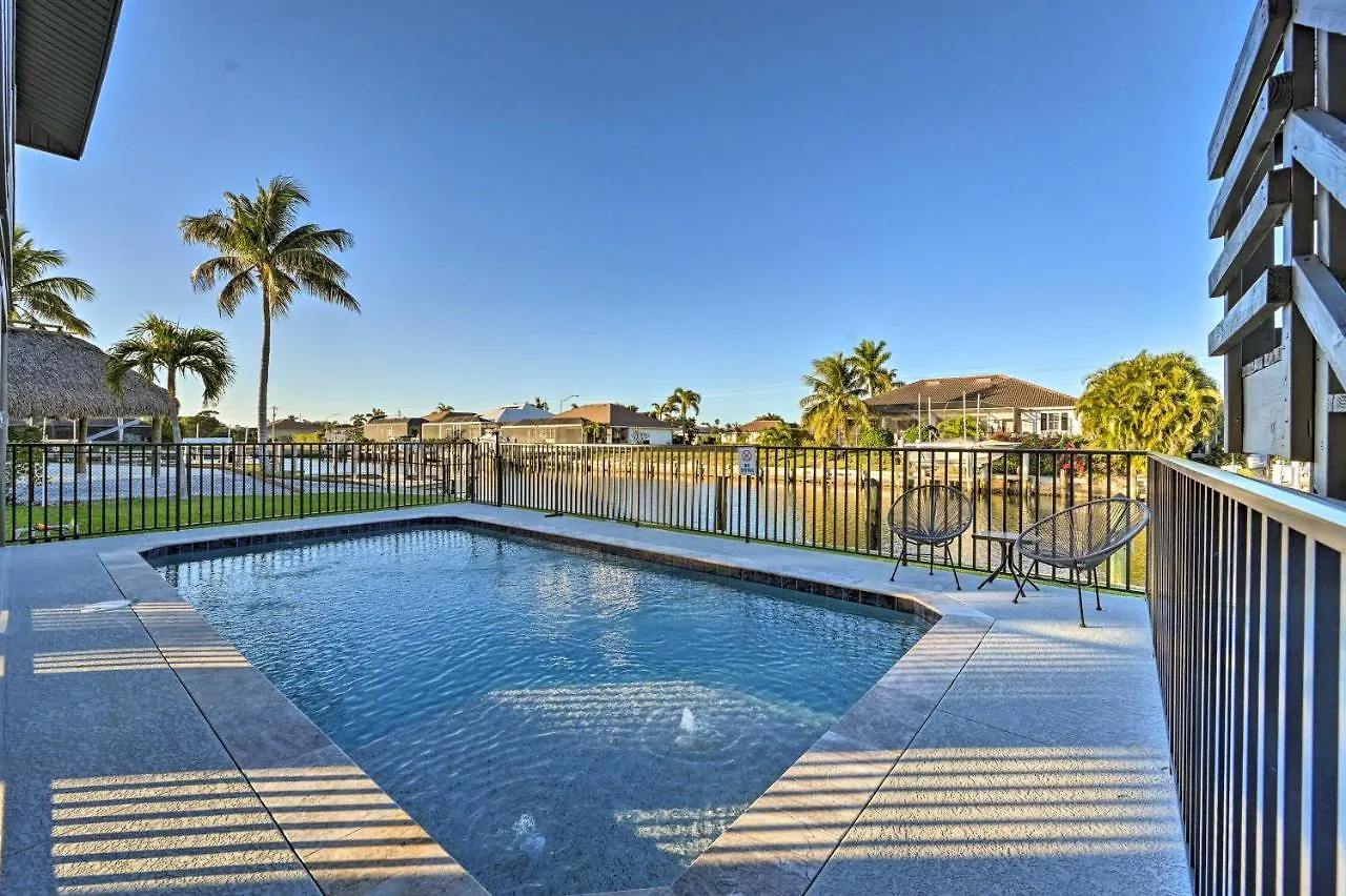 Modern Retreat With Private Pool! Holiday home Marco Island