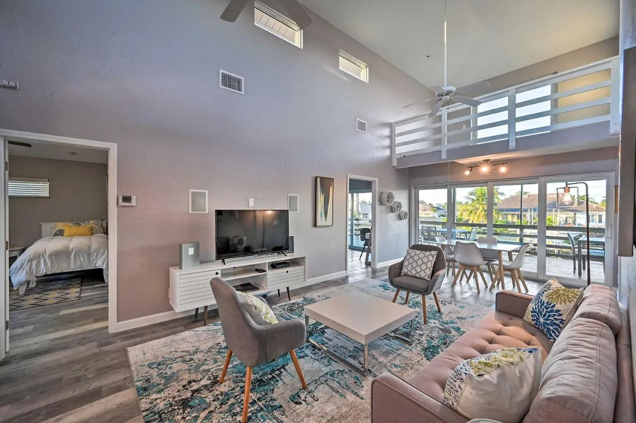 Holiday home Modern Retreat With Private Pool! *