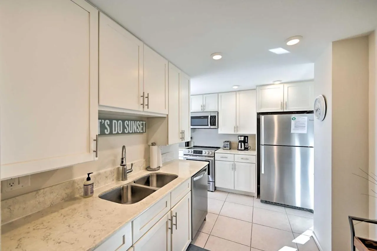 With Balcony And Stunning Ocean Views! *