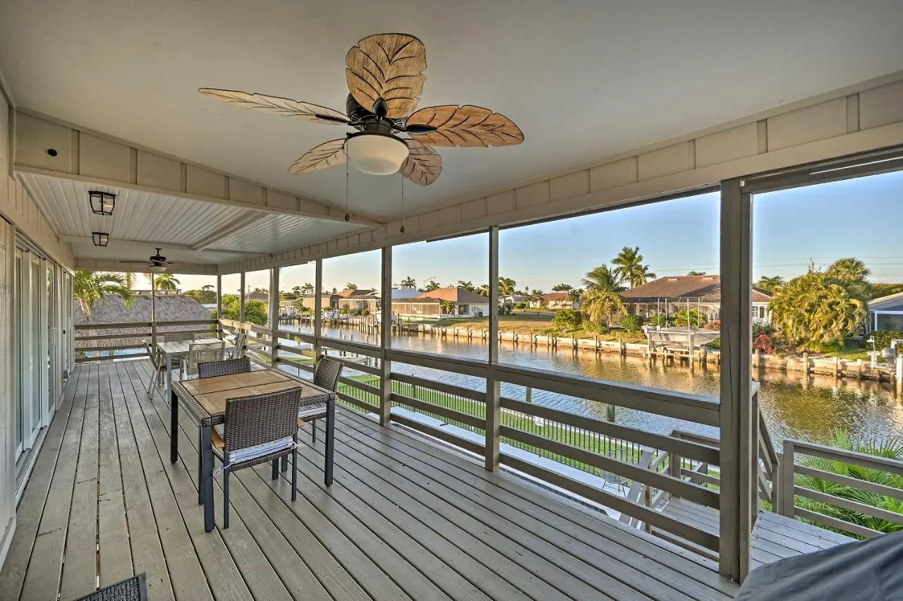 Modern Retreat With Private Pool! Holiday home