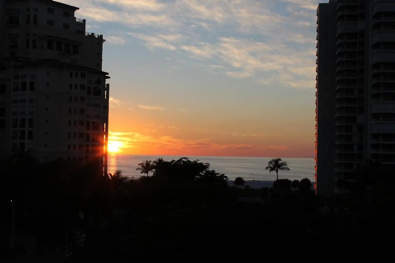 Floor Condo, Steps Away From Jw Marriott And Access!!
