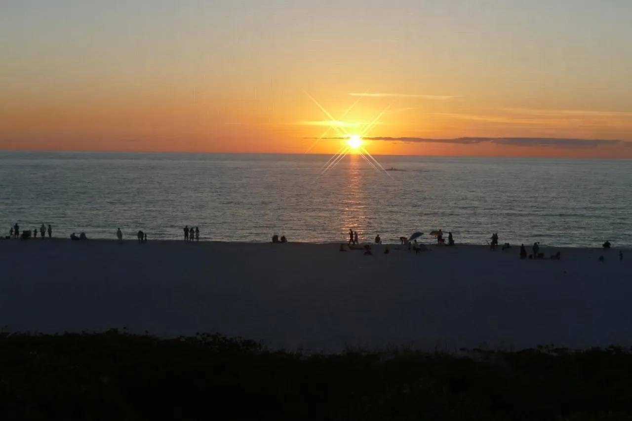 2 Bed South End Beachfront At Popular Seawinds Holiday home Marco Island