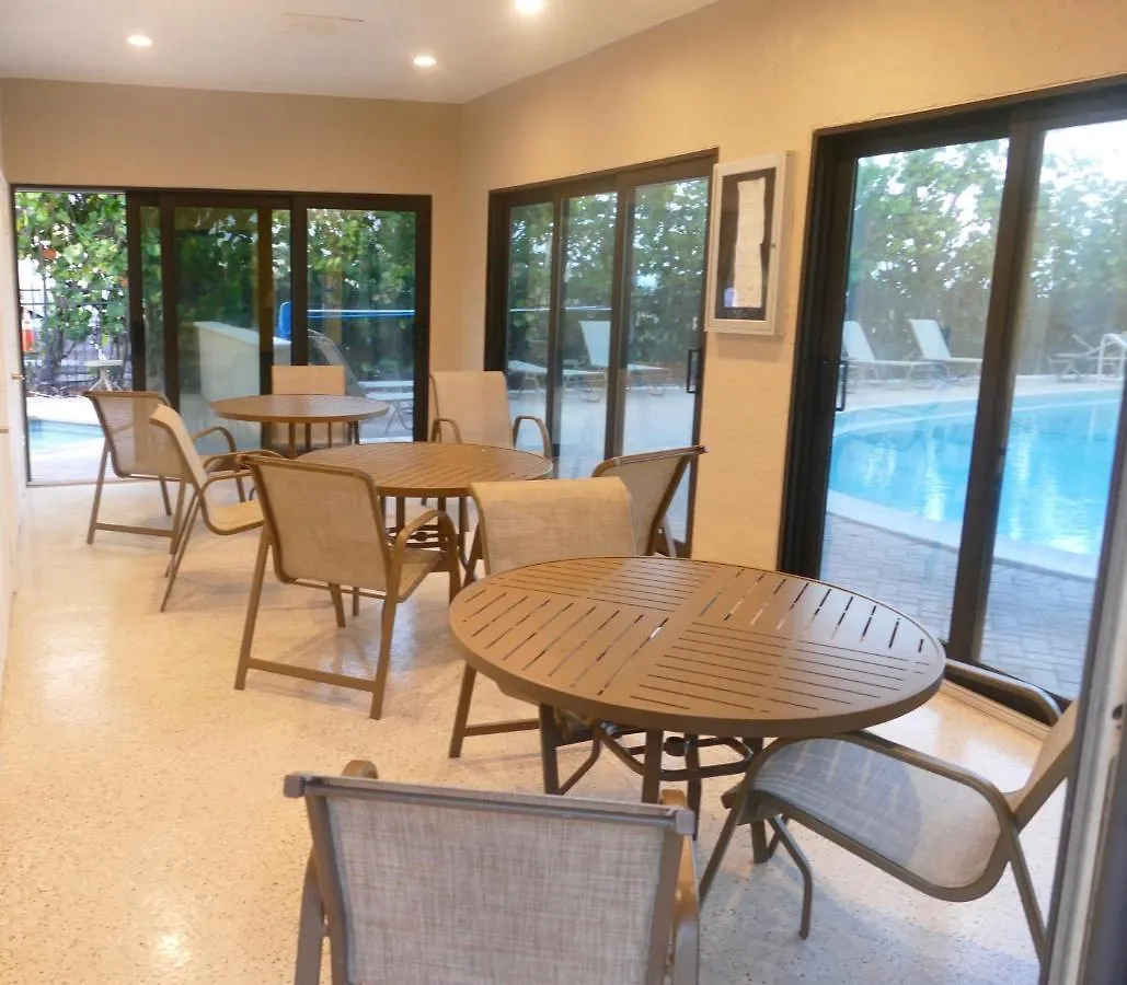 2 Bed South End Beachfront At Popular Seawinds Holiday home