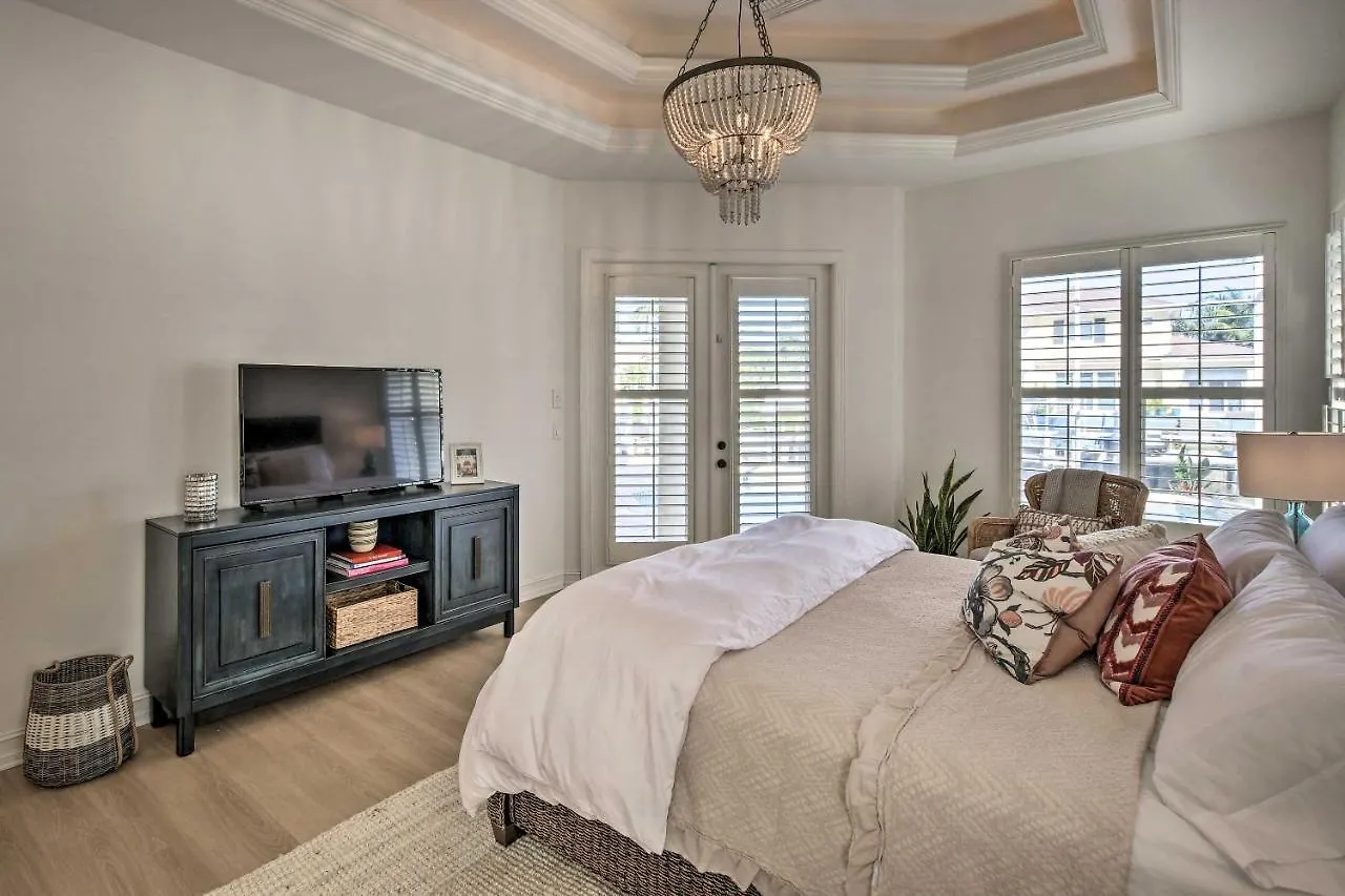 Holiday home Luxury Island Oasis With Pool And Dock, 1 Mi To Beach! Marco Island