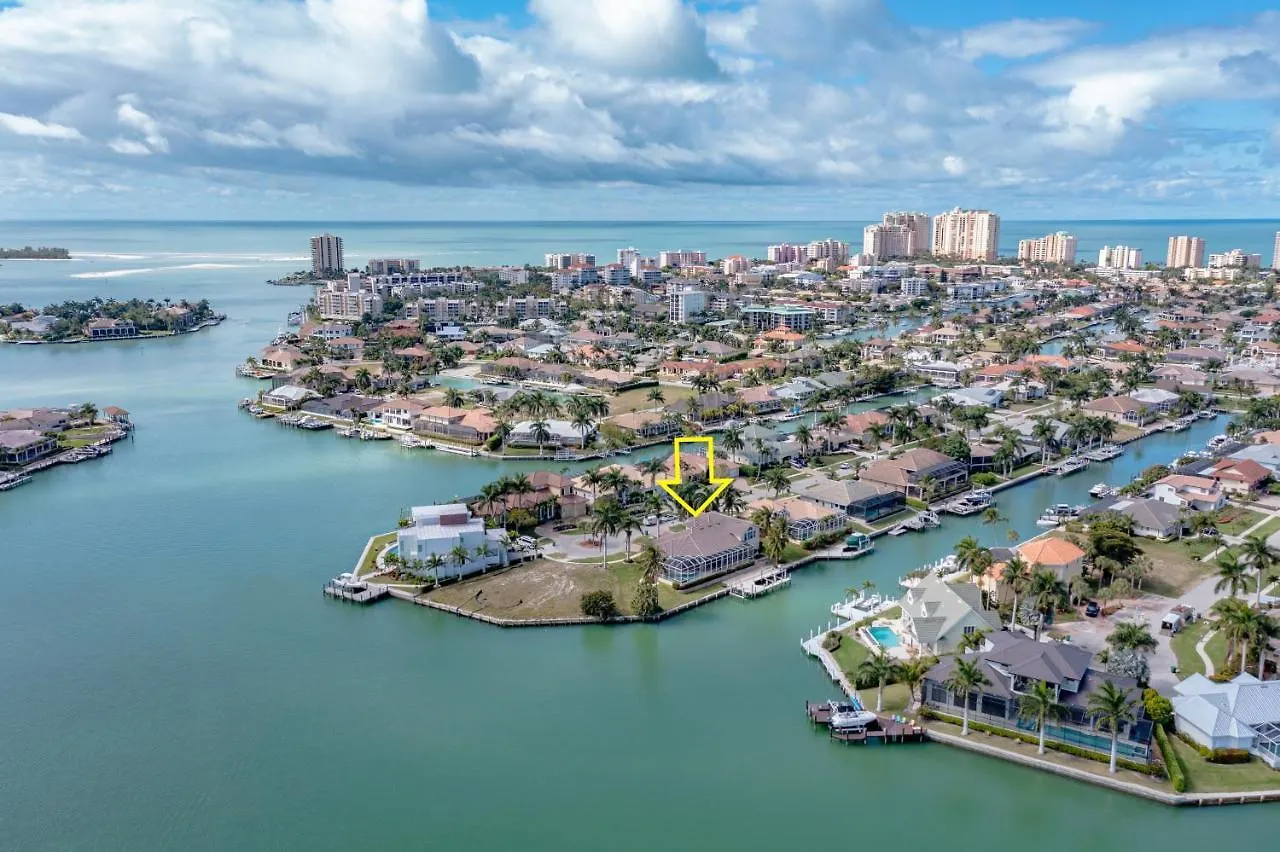 Luxury Walkable To With Wide Water Views Holiday home Marco Island