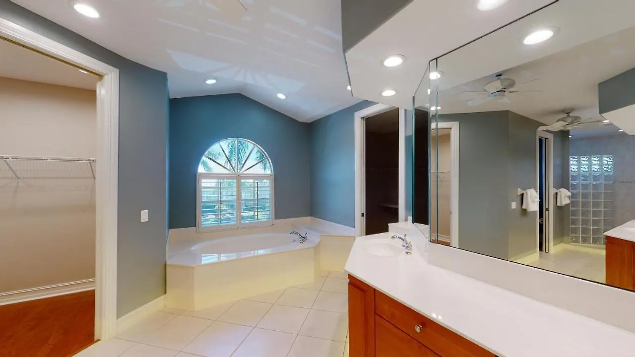 Luxury Walkable To With Wide Water Views