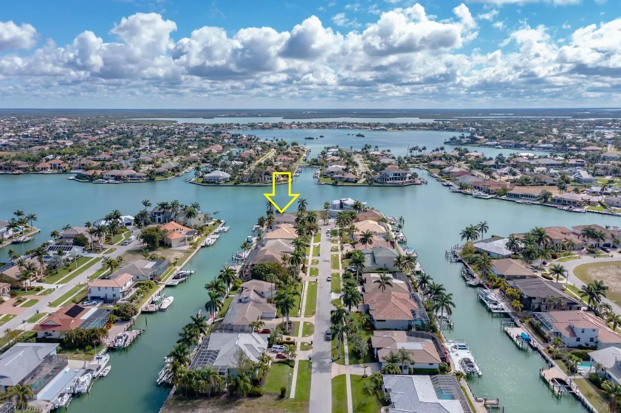 Luxury Walkable To With Wide Water Views Holiday home *