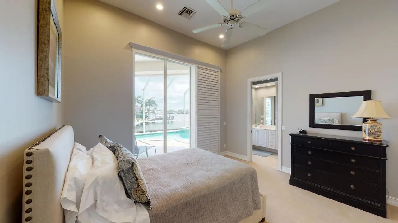 Luxury Walkable To With Wide Water Views Holiday home Marco Island