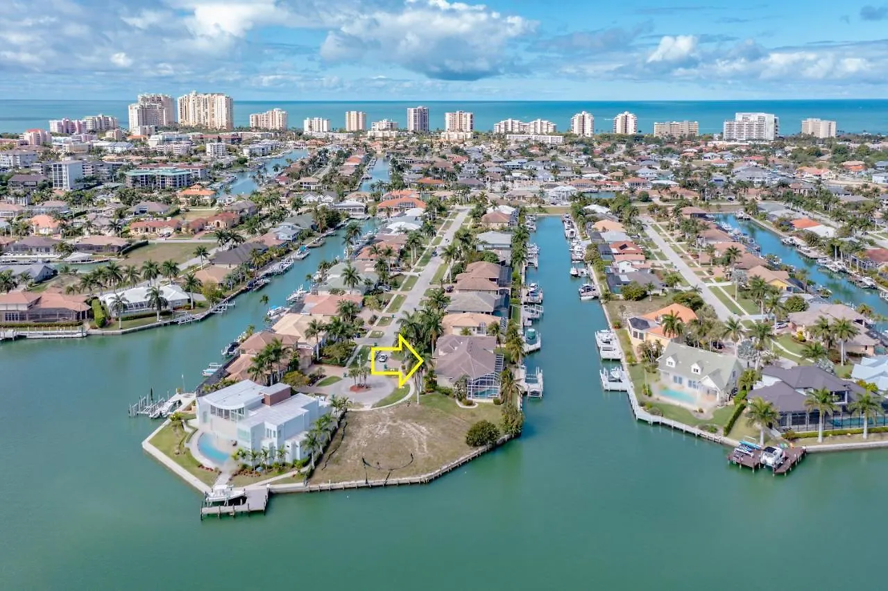 Luxury Walkable To With Wide Water Views Holiday home *