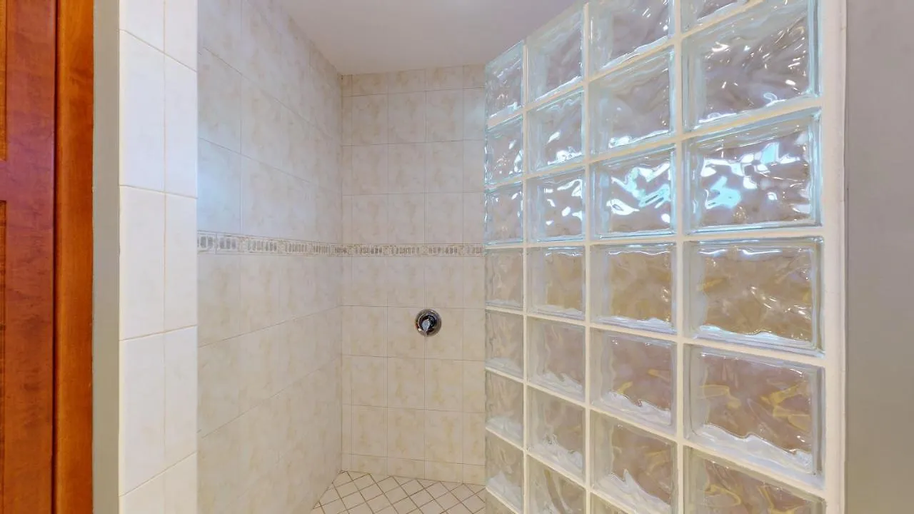 Holiday home Luxury Walkable To With Wide Water Views
