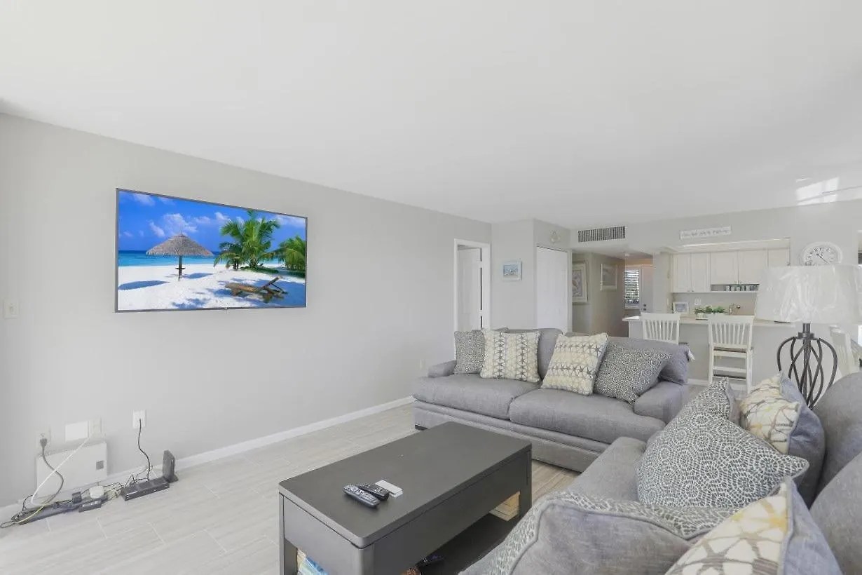 South Seas Tower 4-206 *
