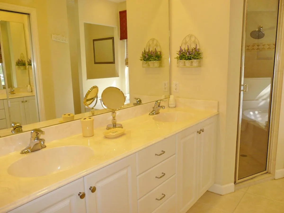 689 Kendall Drive Holiday home