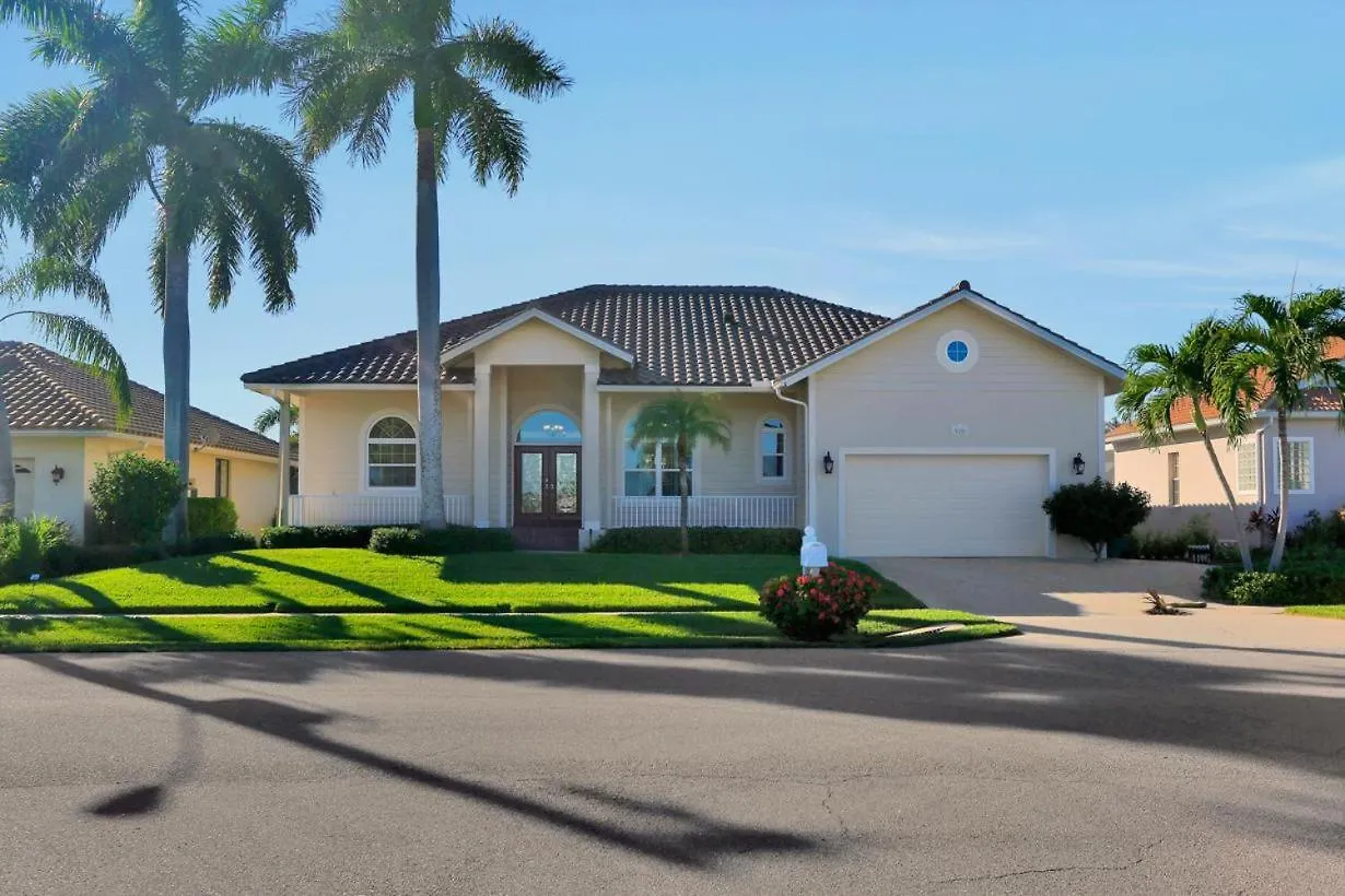 Holiday home 520 Century Drive *