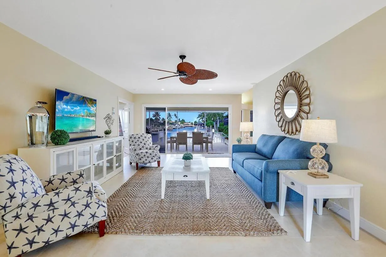 Algonquin Court Pool Holiday home *