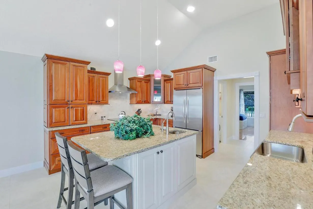 Algonquin Court Pool * Marco Island