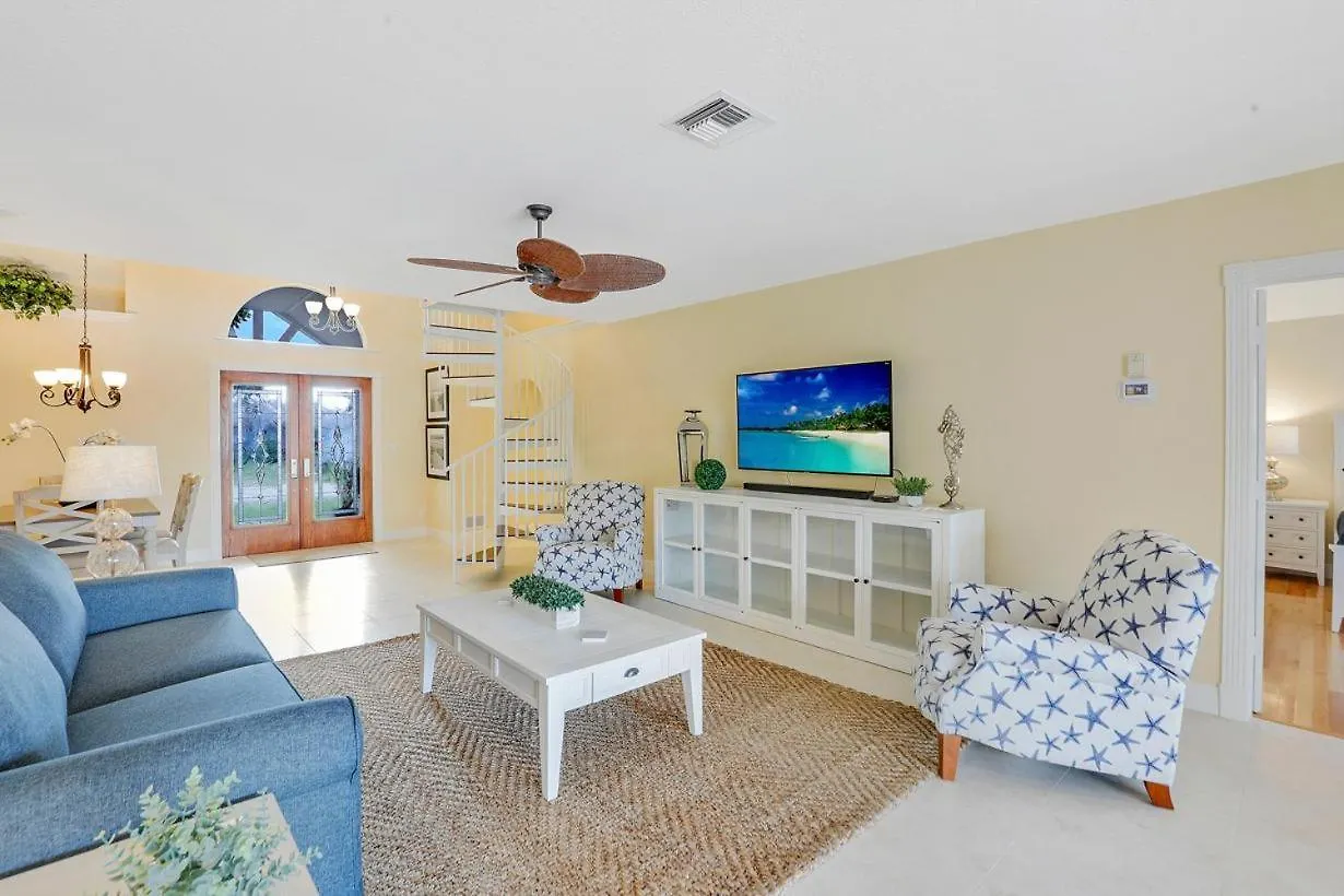 Algonquin Court Pool * Marco Island