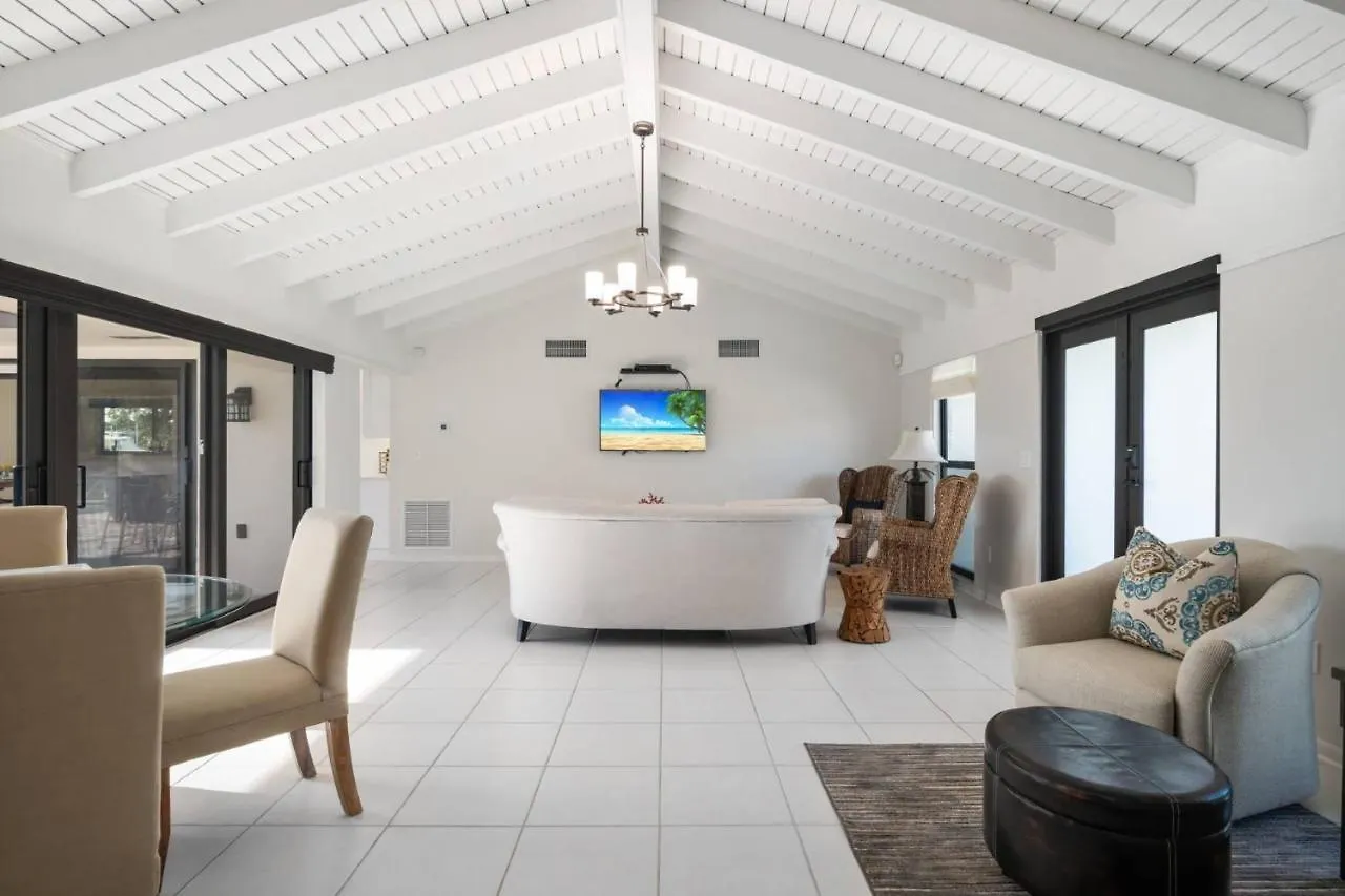 1263 Mulberry Ct * Marco Island