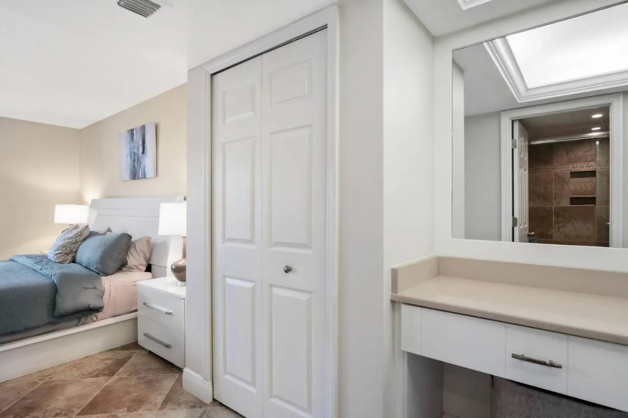 Holiday home Grandview 204