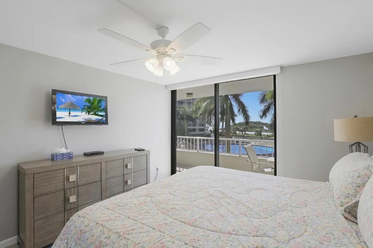 South Seas Tower 4-206 *