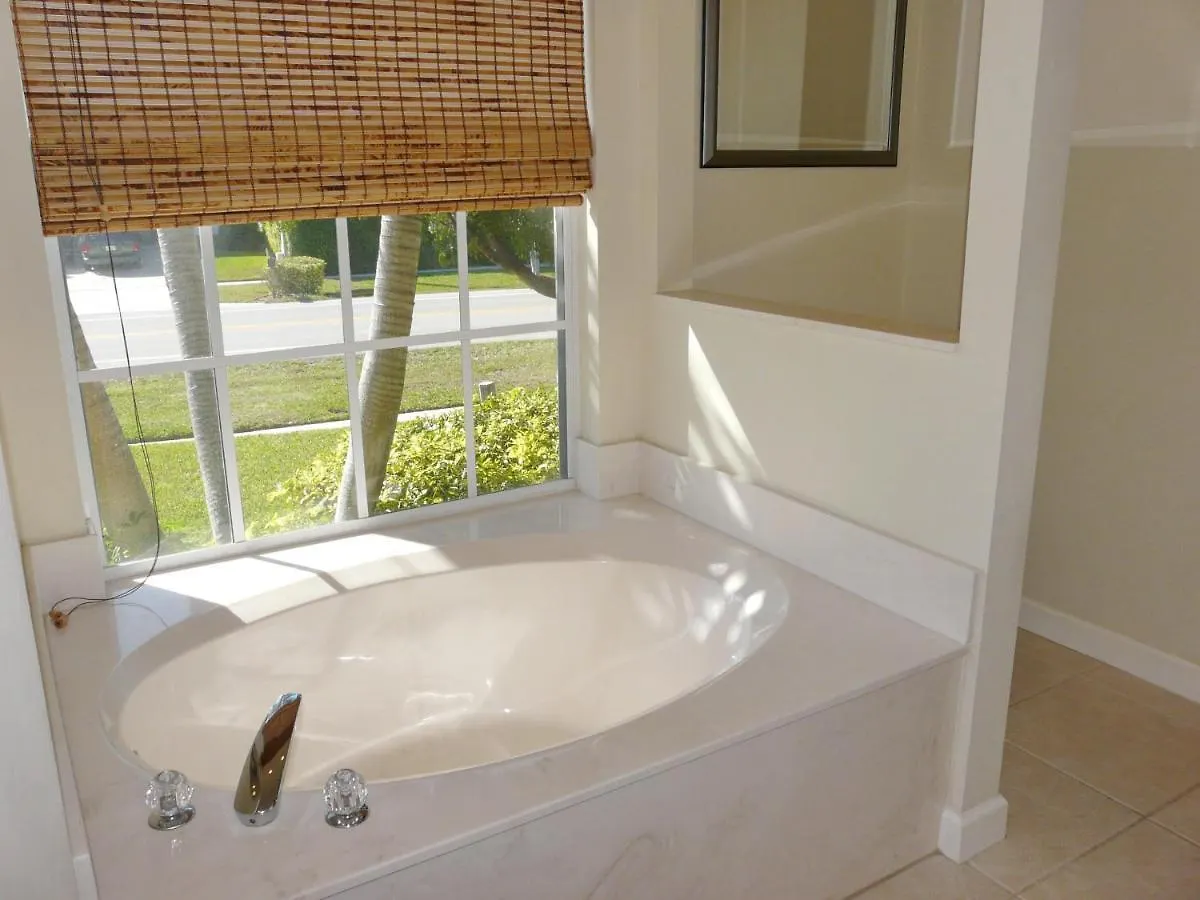 689 Kendall Drive Holiday home Marco Island