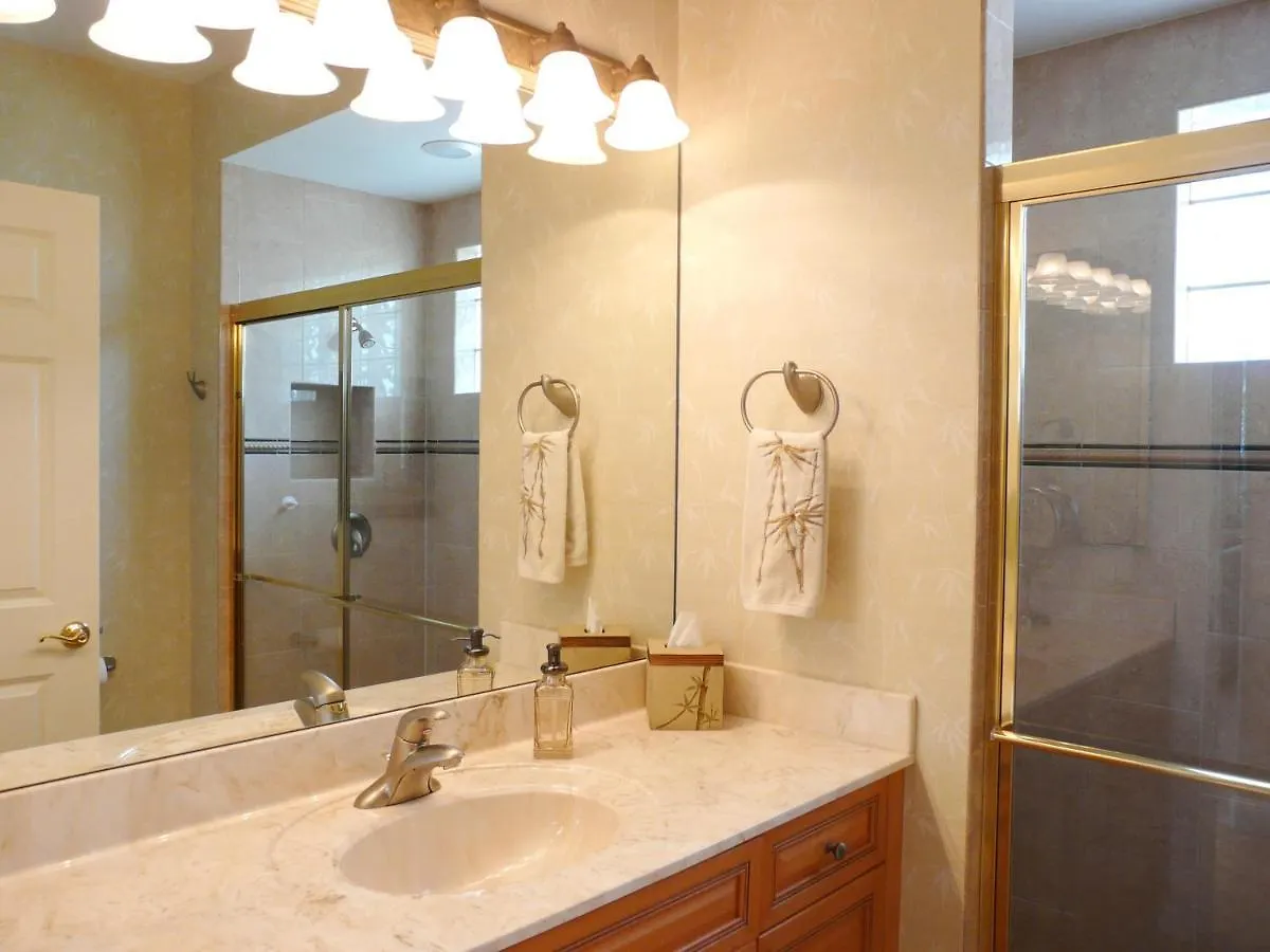 961 Hyacinth Court Holiday home Marco Island