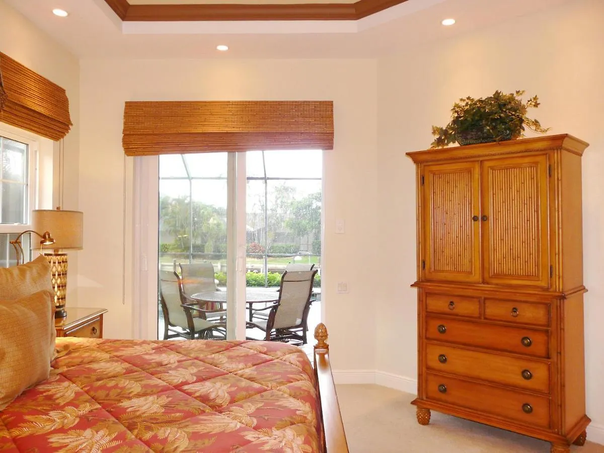 961 Hyacinth Court Holiday home Marco Island